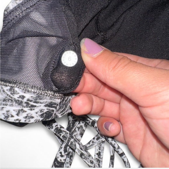 Lululemon Athletica Black and White Sports Bra - Picture 2 of 3